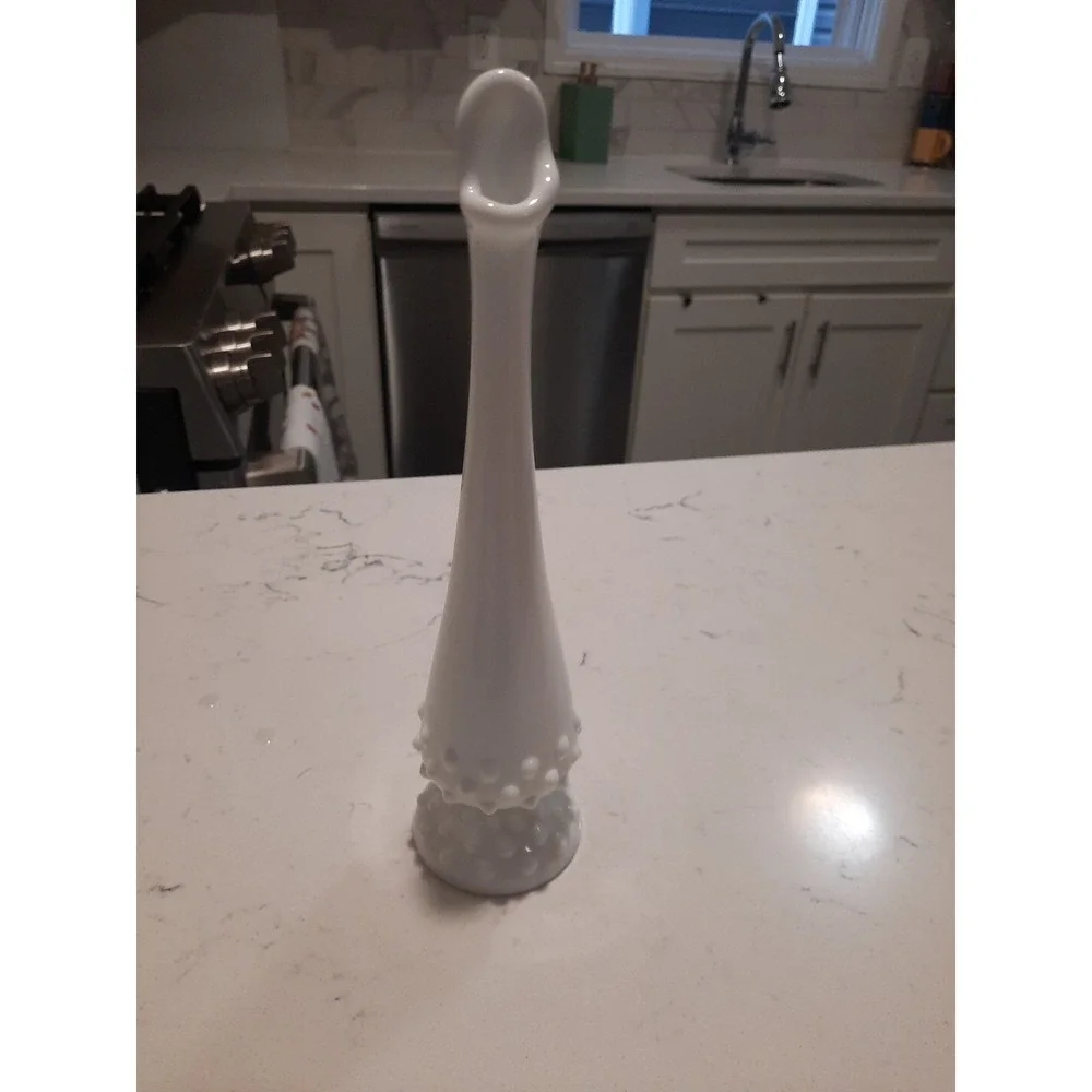 Vintage Fenton White Milk Glass Hobnail Swung Vase 10